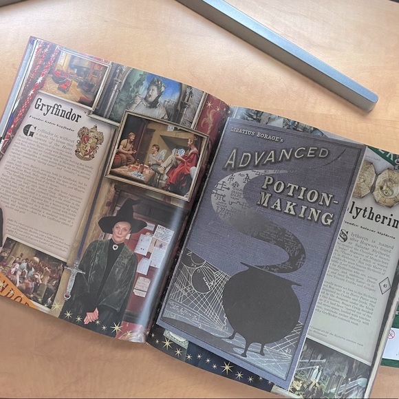 BWT HARRY POTTER FILM WIZARDRY BOOK - Picture 5 of 5
